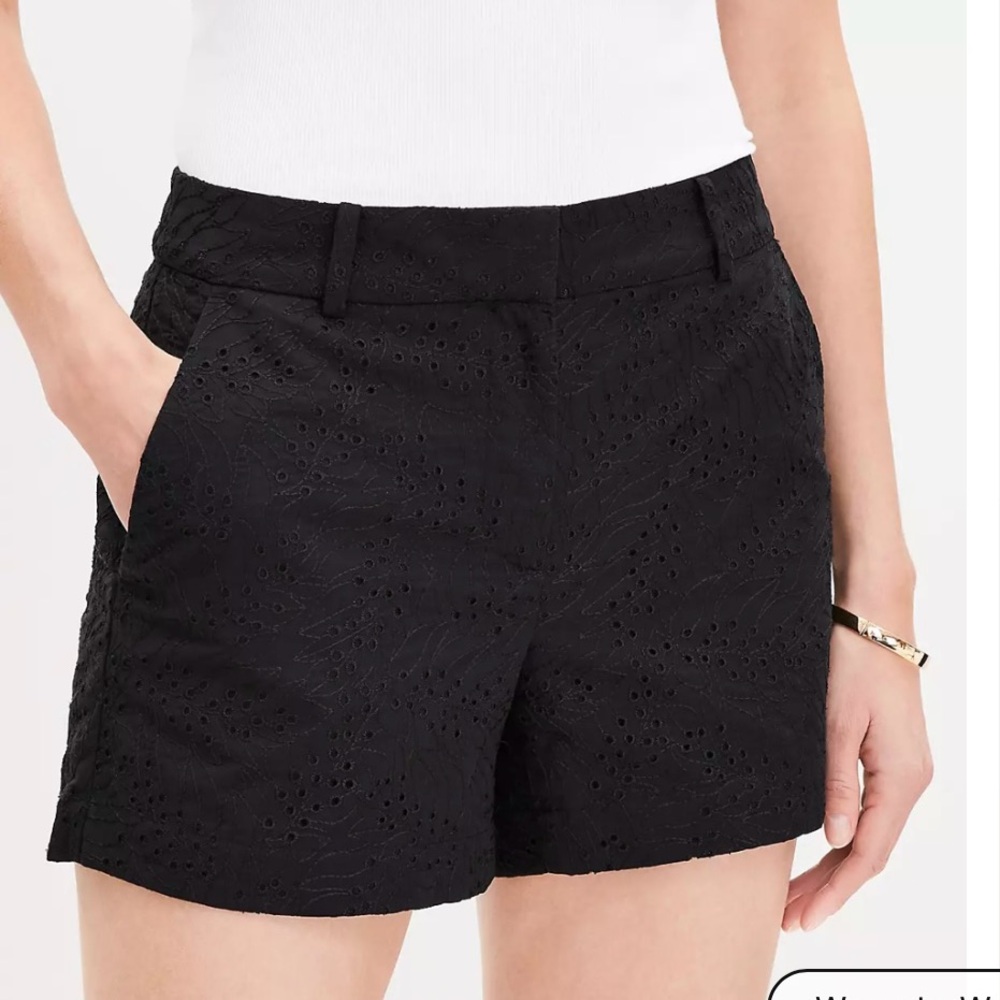 LOFT Black Palm eyelet Riviera shorts sz 6 $60
New with tag